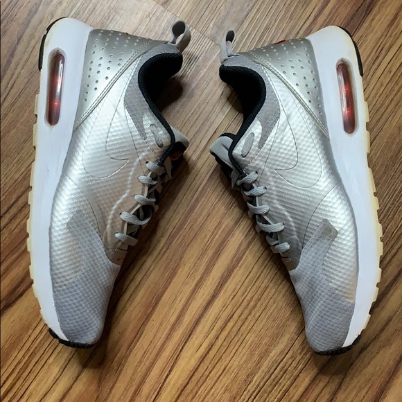 Nike Air Max Tavas Women Sneakers - Picture 2 of 9